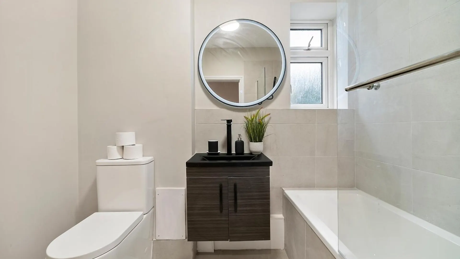 London Greenwich Zone 2 Apartment 5 Beds 2 Bath Free Parking 0*,  United Kingdom